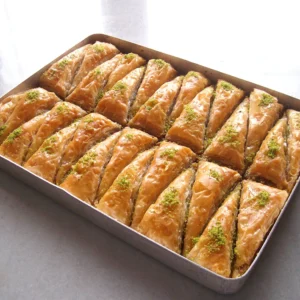 Carrot slice pistaatsiaga baklava